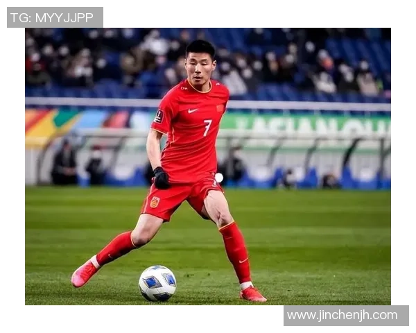 足球明星武磊的粉丝热情高涨共同见证他的辉煌时刻与成长历程